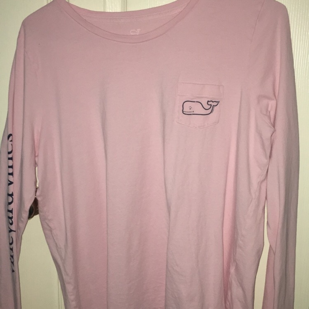 Vineyard Vines Women’s light pink graphic tee